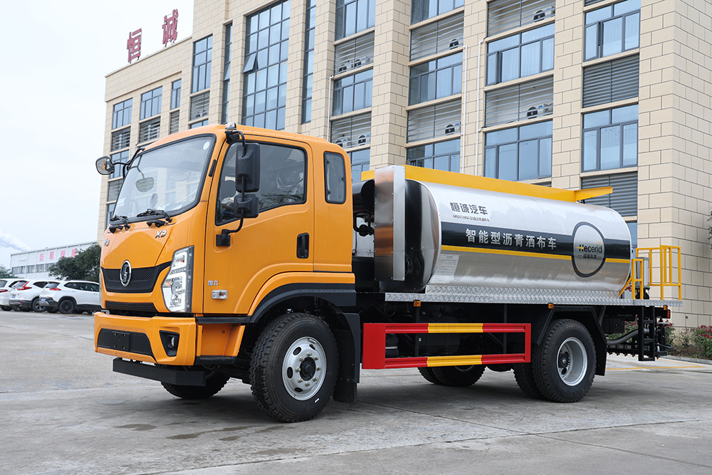 精准与高效：恒诚沥青洒布车如何重塑道路施工新标准