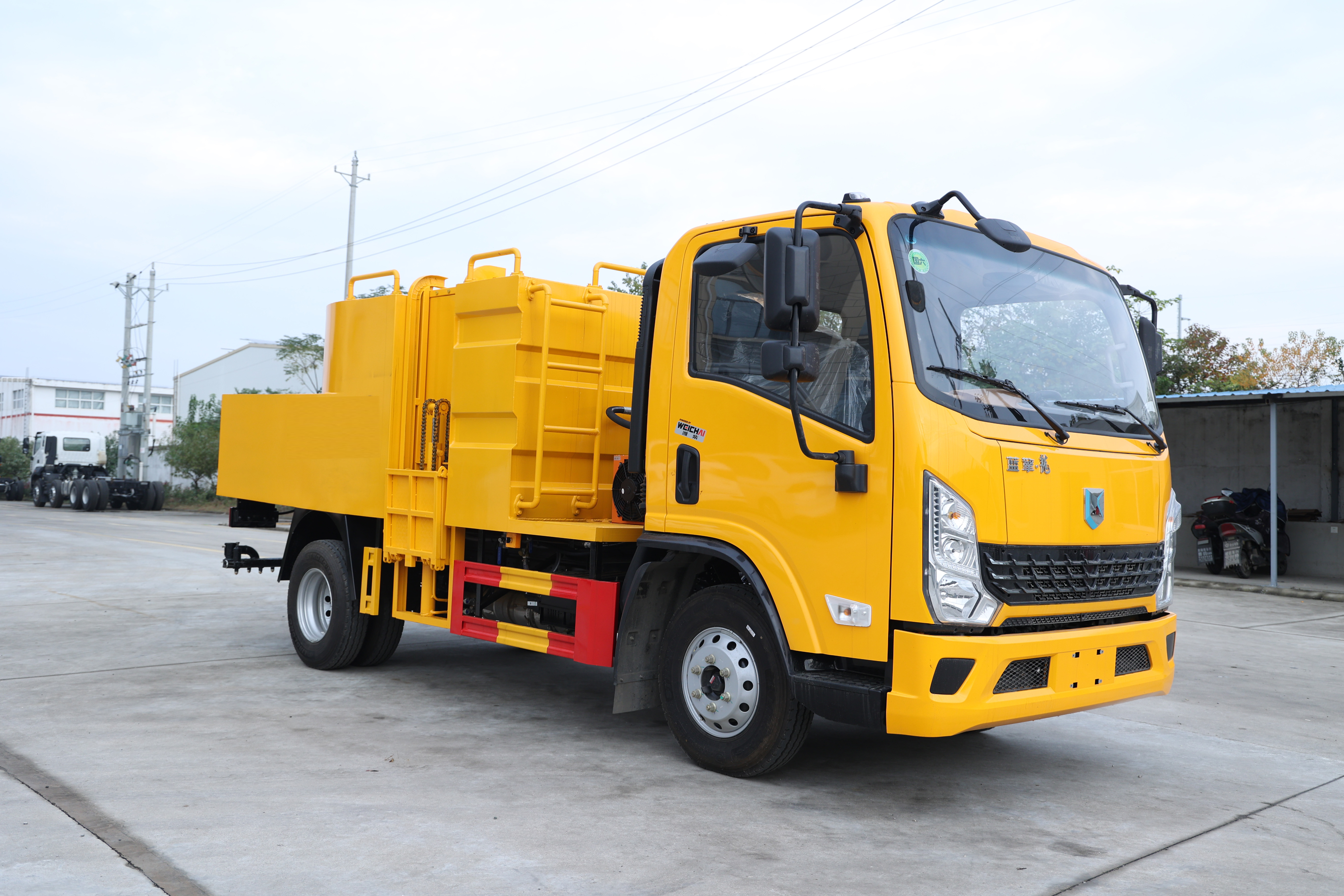 告别人力“泼浆”：恒诚水泥净浆洒布车如何重塑层间粘结新标准