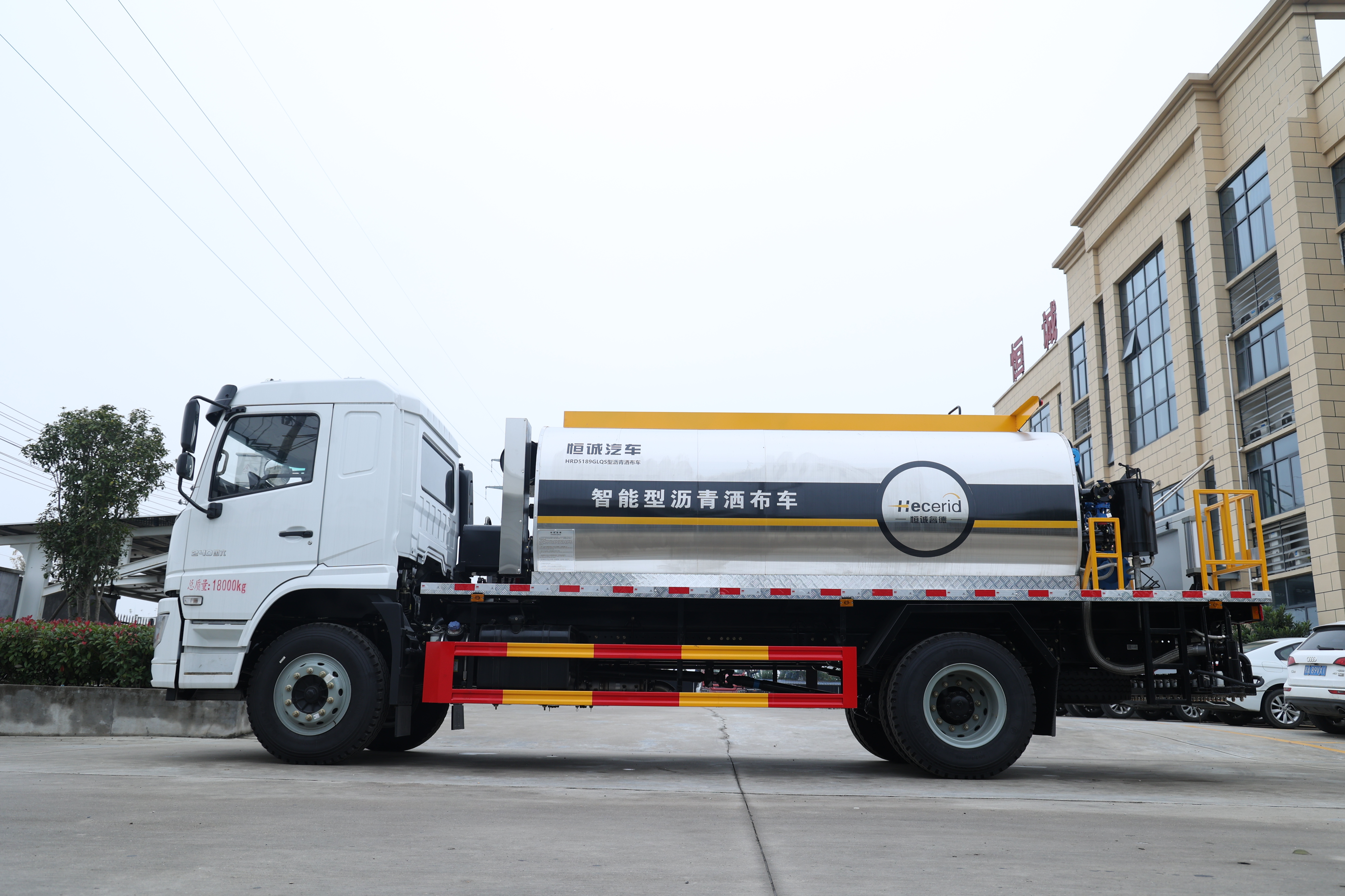 恒诚沥青洒布车：以智能技术创新，重新定义道路施工的质量与效率标杆